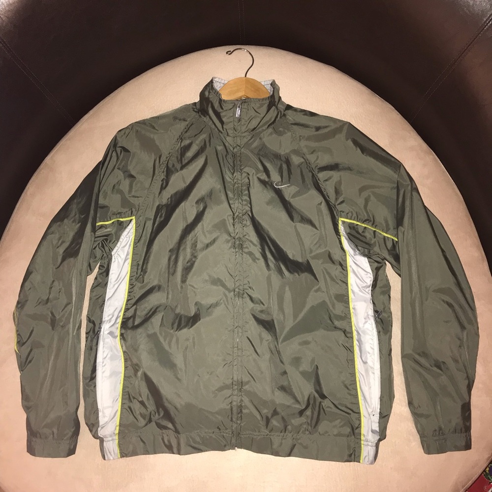 Nike Mens Tracksuit w pants! Size Medium (fits L)